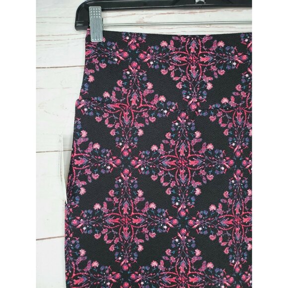 LuLaRoe Cassie Pencil Skirt XS, Rare Floral Argyle Unicorn Print, Black and Pink - Picture 3 of 12